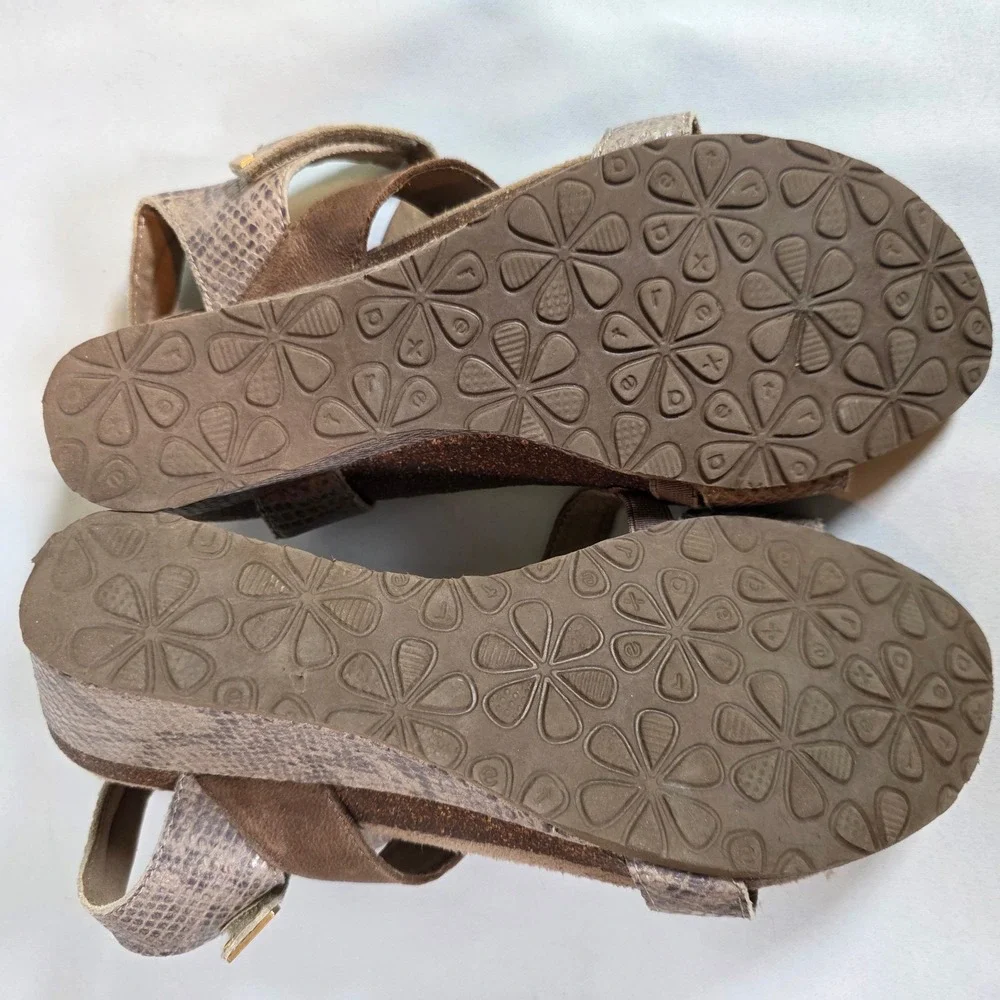 AETREX Womens 8.5 Brynn Wedge Sandals Brown Snakeskin Leather Orthopedic Comfort